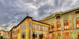 کاخ گلستان جای تهران است